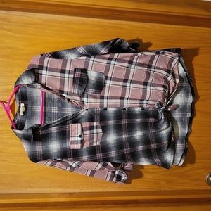CUTE plaid top in a mau e and black multi plaid.